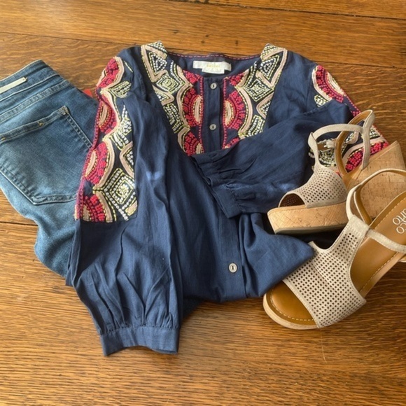 Anthropologie Tunic with Beautiful Embroidery 🧵 on Front - size 0 - Picture 2 of 8